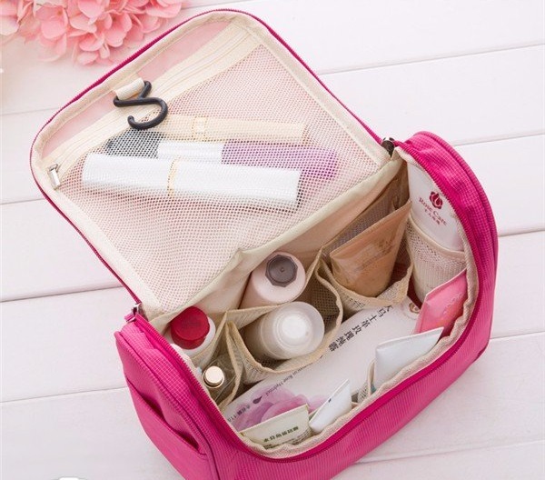 باید کدام محصولات بهداشتی را درون کیف لوازم آرایش بگذاریم؟